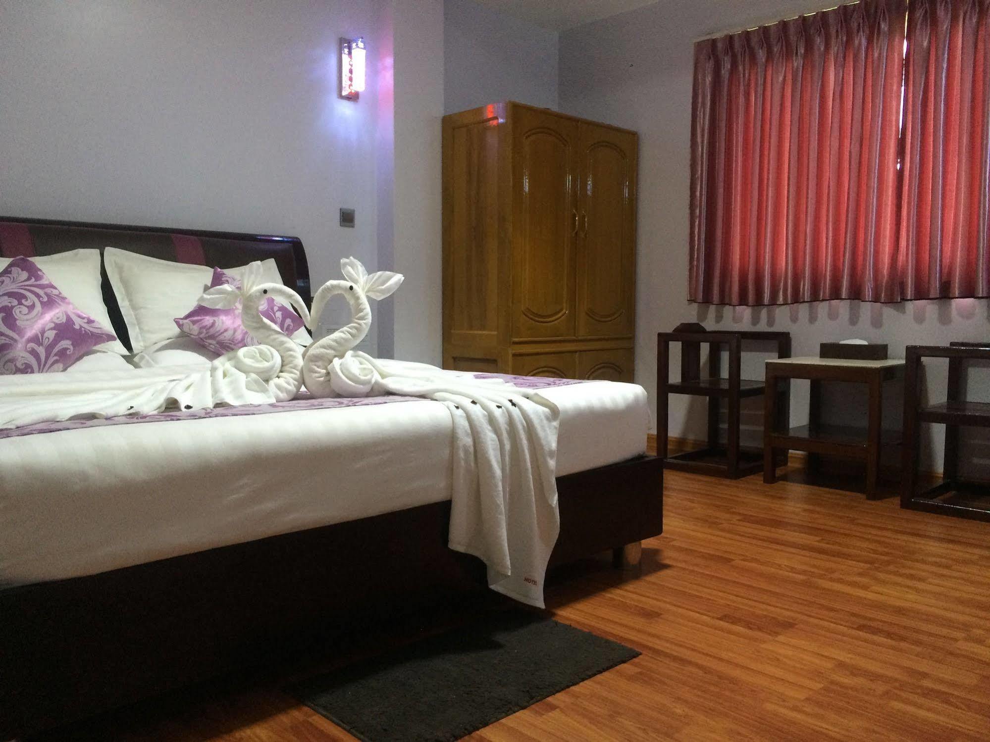 Hotel Oriana Γιανγκόν Εξωτερικό φωτογραφία